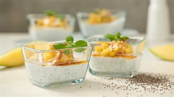 Kokosowy pudding chia z mango