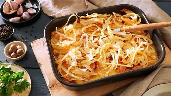 Zapiekanka z dyni z chipsami z pietruszki