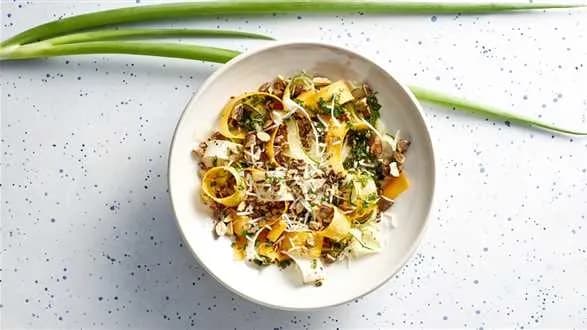 Sałatka z młodych warzyw