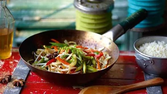 Warzywa z woka z sosem z sherry i anyżem