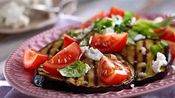 Grillowana sałatka z bakłażana i pomidorów