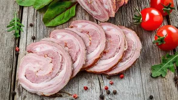 Rolada z boczku z kolorowym pieprzem