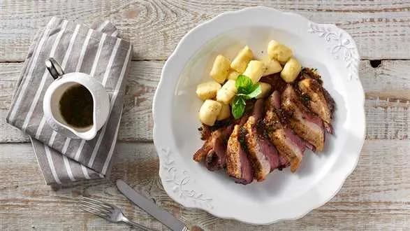 Piersi z gęsi w syropie z cytrusów z gnocchi