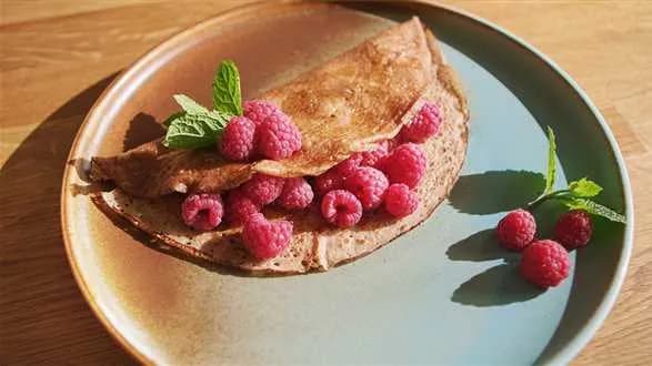 Naleśniki orkiszowe z miodem