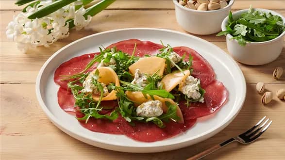 Bresaola z rukolą i ricottą