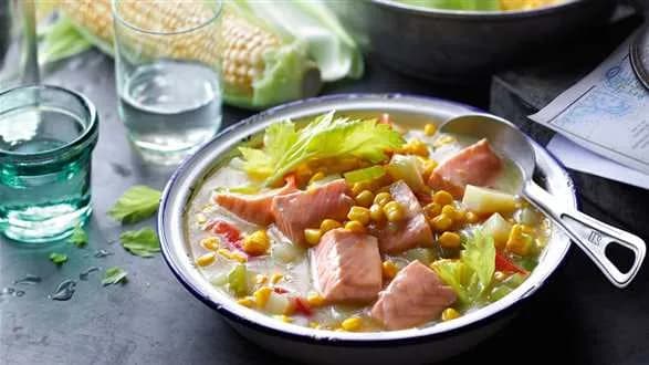 Chowder z łososiem i kukurydzą