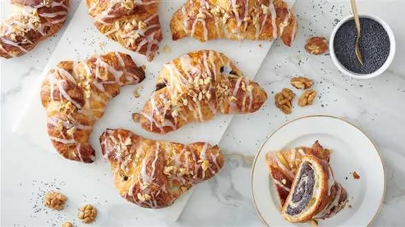 Rogale półfrancuskie z makiem i bakaliami