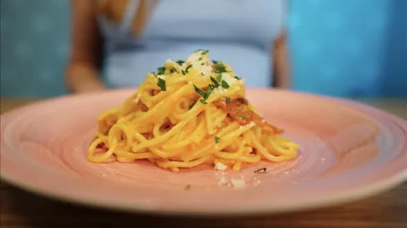 Makaron z sosem dyniowym alla carbonara