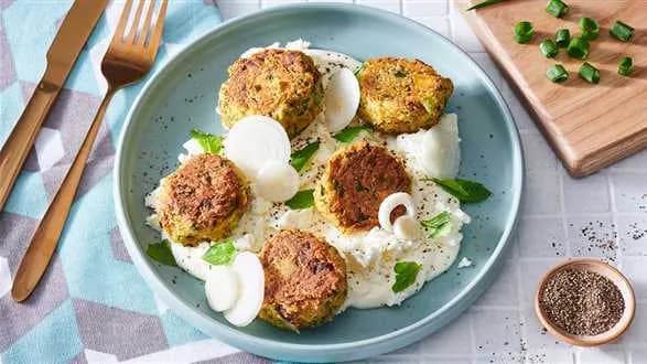 Kotlety z ciecierzycy i młodej kapusty