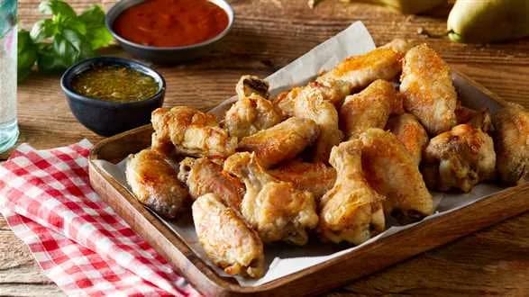 Skrzydełka z piekarnika w stylu amerykańskim (buffalo wings) z sosem BBQ