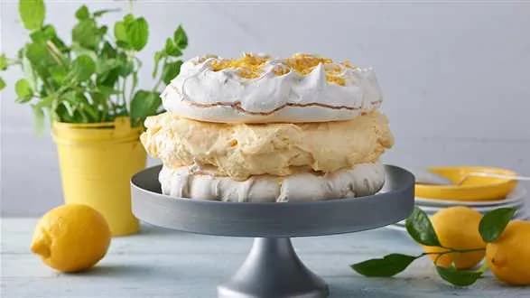 Bezowy tort cytrynowy