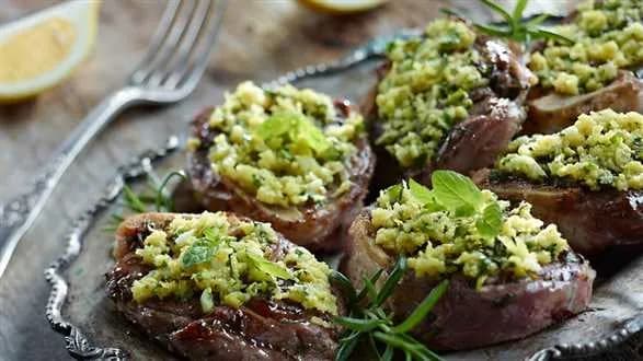 Kotlety jagnięce z miętową gremolatą