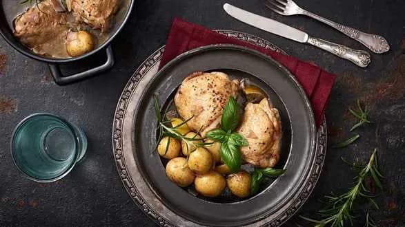 Uda kurczaka duszone w herbacie z rumem