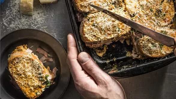 Zapiekanka chlebowo-musztardowa z szynką