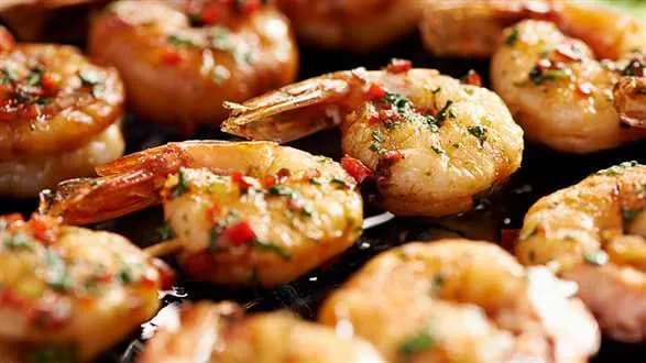 Szaszłyki z krewetek w słodko-ostrej marynacie