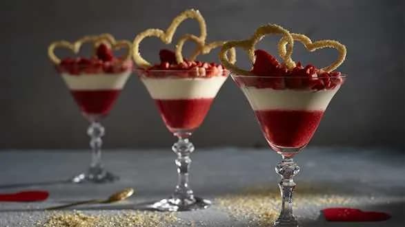 Mus waniliowy z truskawkami