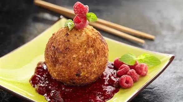 Lody smażone z sosem wiśniowo-imbirowym