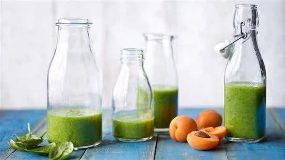 Szpinakowe smoothie z morelami