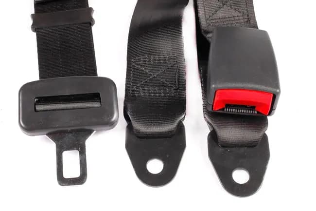 Jak zbudowany jest pas bezpieczeństwa i dlaczego ratuje życie? Budowa i zasada działania