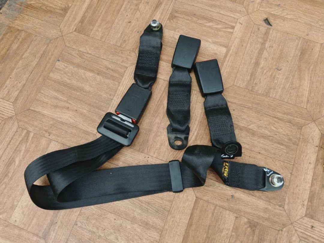 Jak wymienić pas bezpieczeństwa Seicento i uniknąć kosztownych błędów