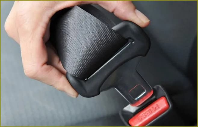 Jak bezpiecznie rozebrać zatrzask pasa bezpieczeństwa – krok po kroku