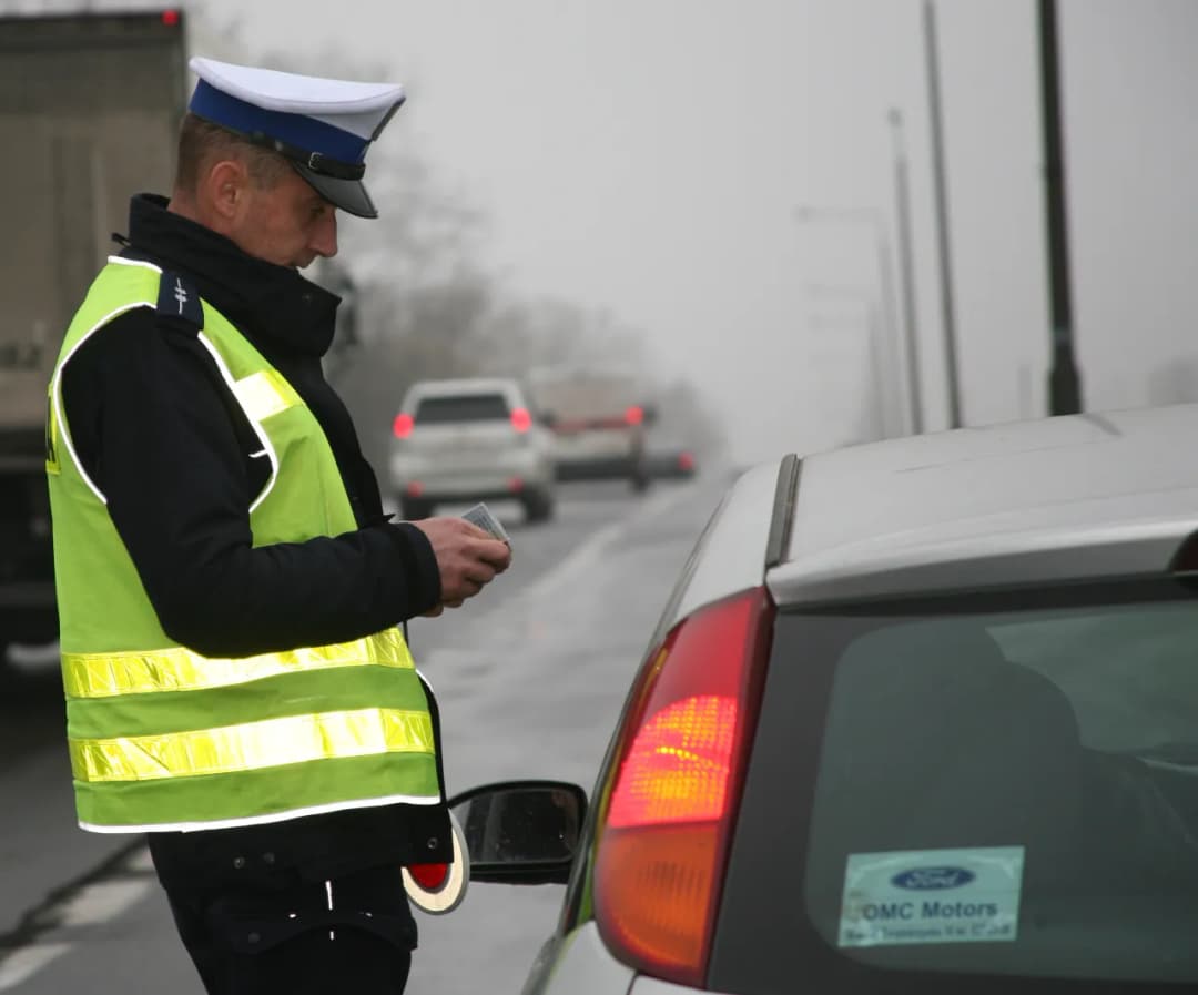 Kto może jeździć bez pasów bezpieczeństwa? Wyjątki i konsekwencje prawne