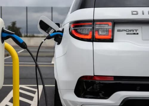 Gdzie naładować samochód elektryczny? Sprawdź najlepsze stacje i uniknij problemów