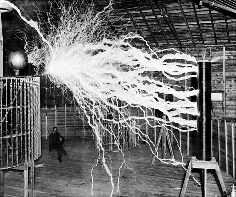 Nikola Tesla: co wynalazł i jak zmienił świat dzięki swoim odkryciom