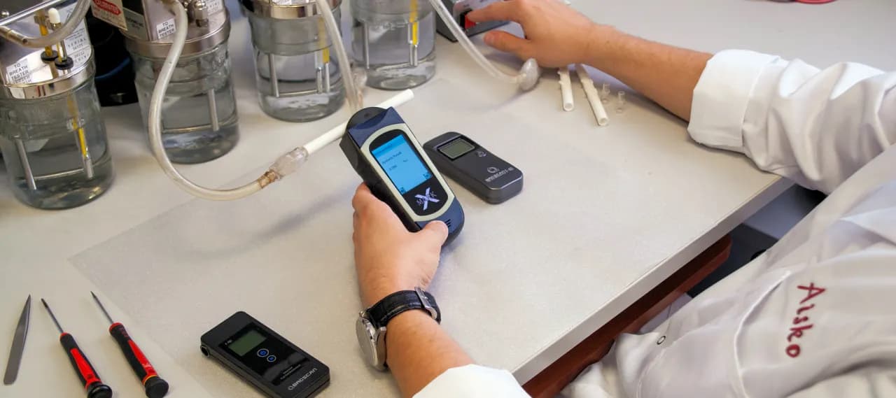 Jak zresetować alkomat - uniknij błędnych pomiarów i problemów