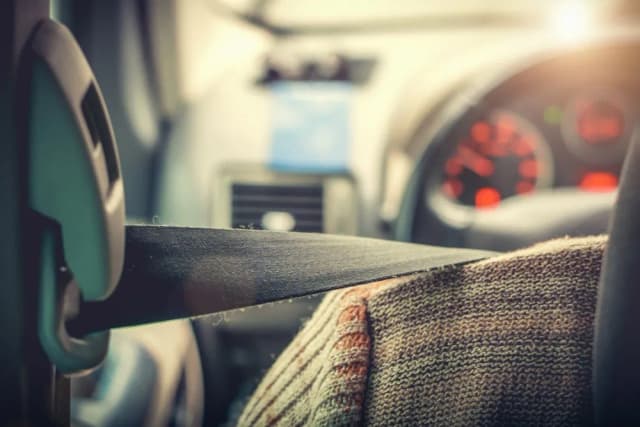 Jak odblokować pasy bezpieczeństwa po wypadku bez ryzyka uszkodzeń
