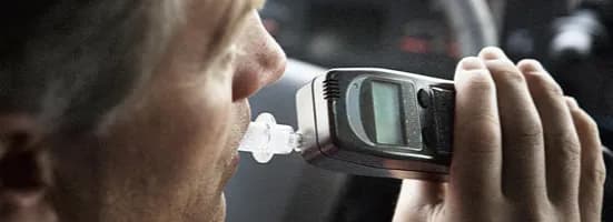 Gdzie można zbadać się alkomatem? Sprawdź miejsca i uniknij problemów