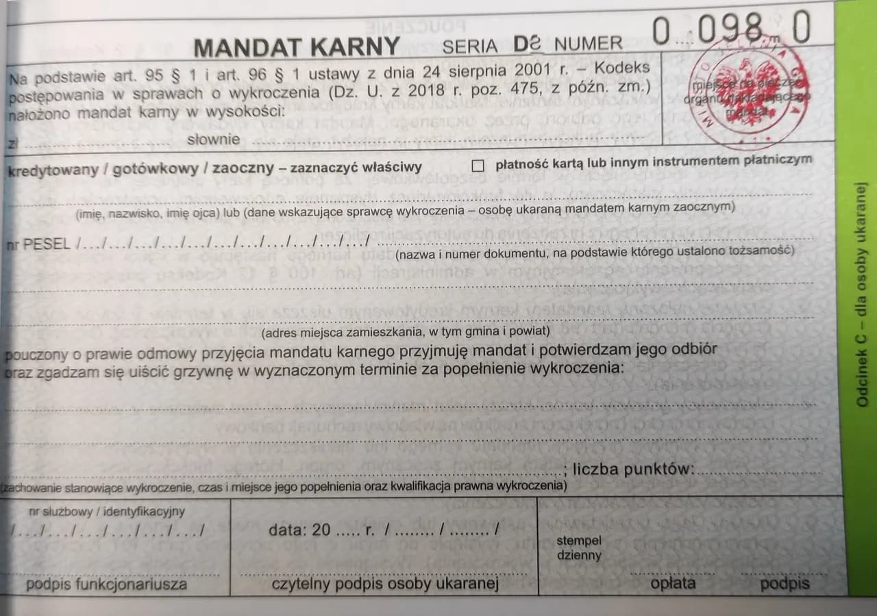Jak wygląda mandat? Sprawdź, co zawiera i jak uniknąć błędów przy płatności