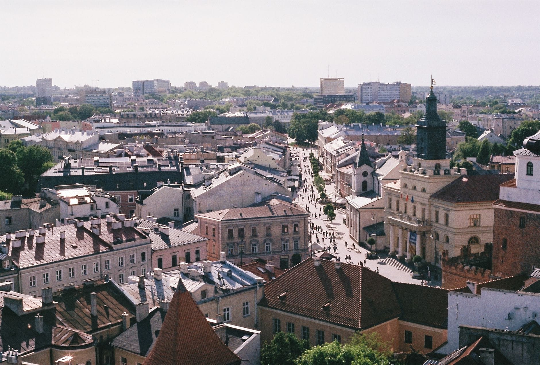 Lublin z lotu ptaka z Nowym Ratuszem i otaczającą zabudową