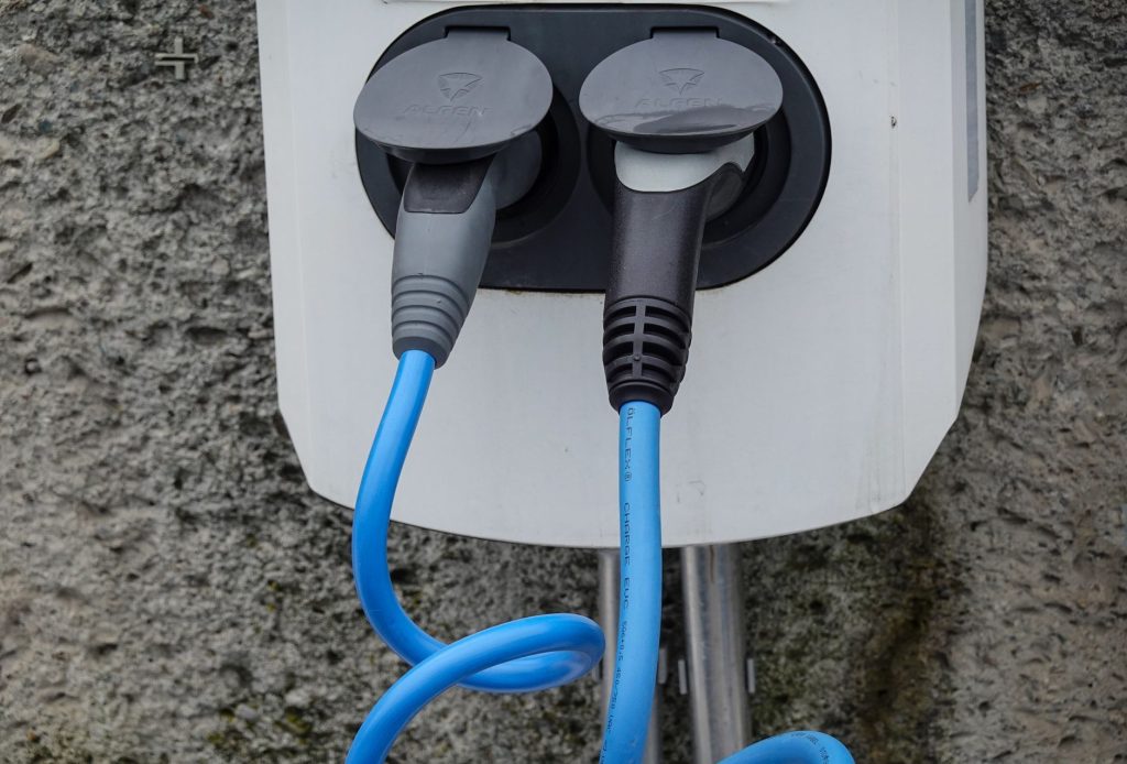 Czy adapter CHAdeMO na CCS2 do Nissana Leaf działa i czy warto go kupić?